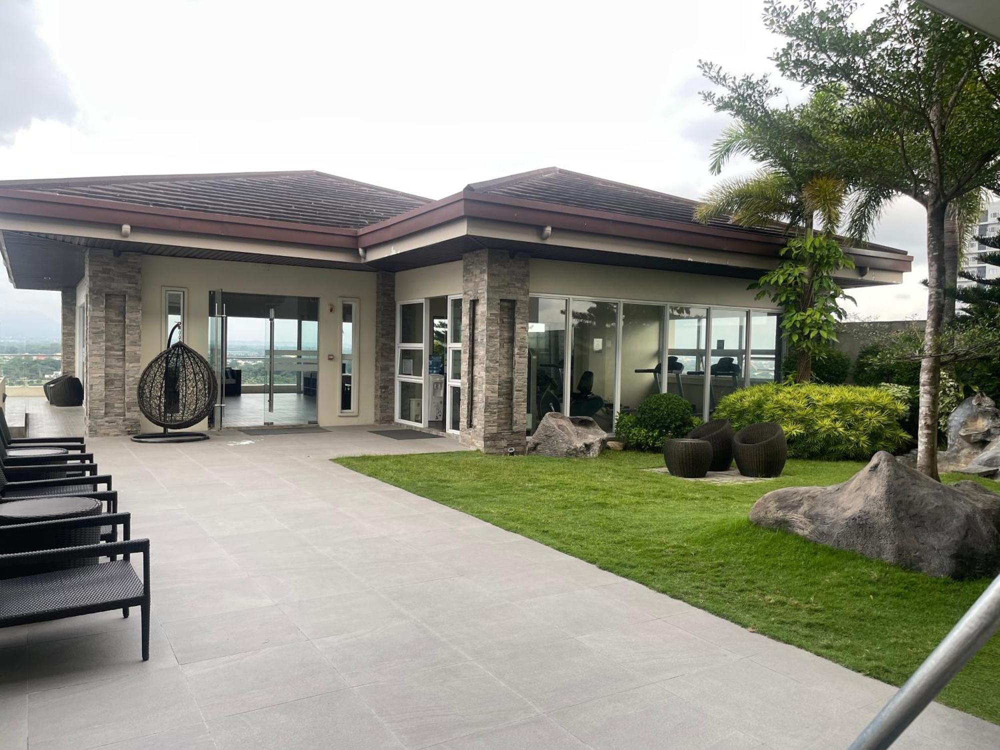 With Direct Access To Shopping Mall In Apartment *