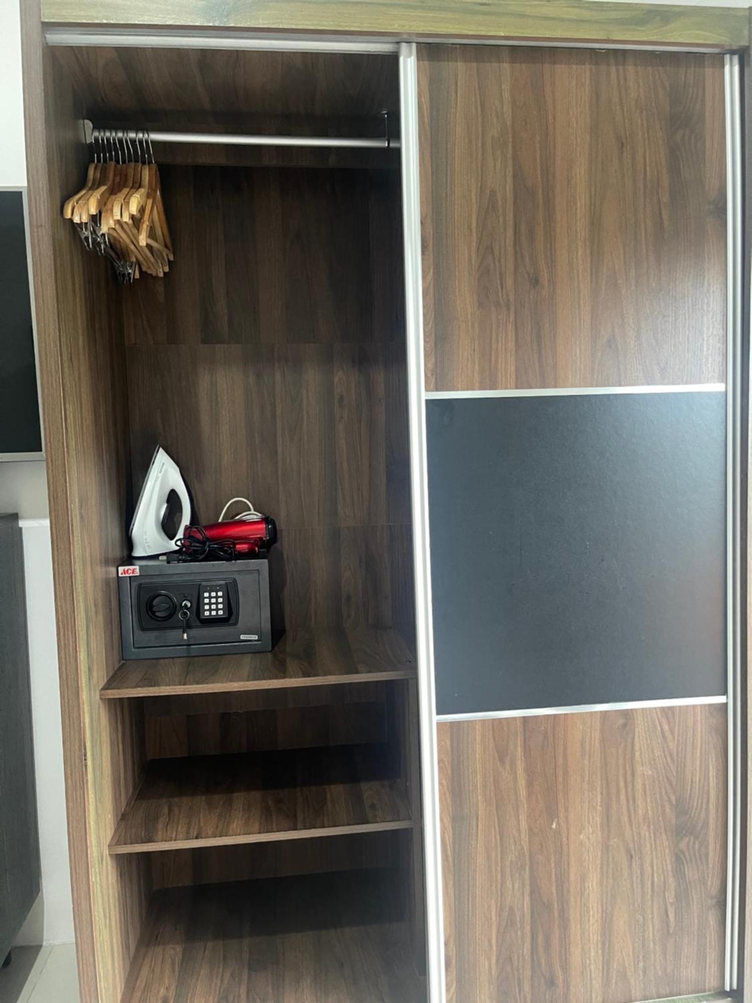 With Direct Access To Shopping Mall In Apartment Bacolod